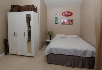 Casa La Costa Casita-30 days minimum allows 18 year olds to book a room