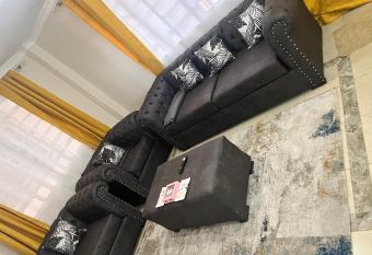 B   s homely allows 18 year olds to book a room