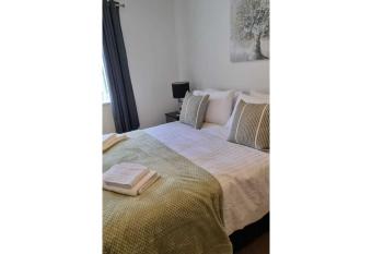 No7 allows 18 year olds to book a room