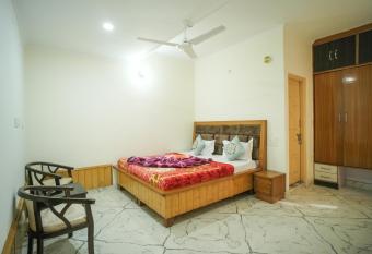 Abhi s B&B has Balcony rooms