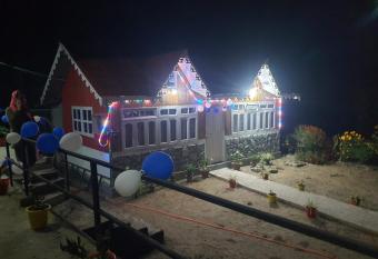 NEW BLOOM HOMESTAY has Smoking/Balcony rooms