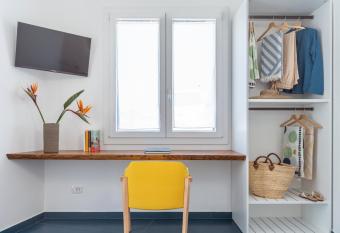 EGIDA camere mediterranee allows 18 year olds to book a room