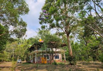 Periwinkle Place has Balcony rooms