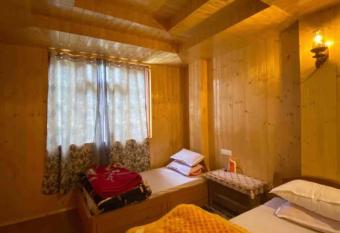 Lamten Homestay has Balcony rooms