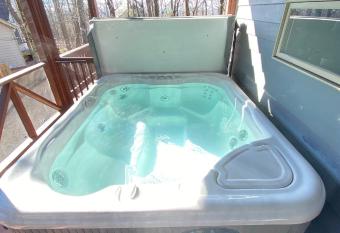 Devils Knob HotTub Wintergreen has Balcony rooms