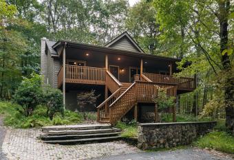 Deer Spring Home at Wintergreen near to Ski Slopes has Balcony rooms