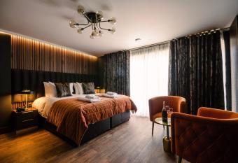 Sweeney Rooms Aviemore allows 18 year olds to book a room