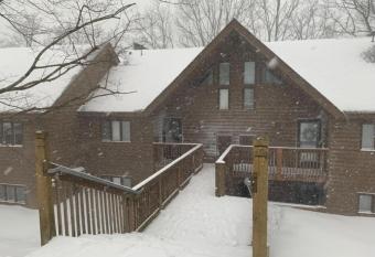 Wintergreen Mountain Ski Condo has Balcony rooms