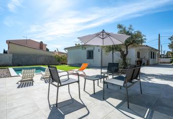 Hauzify I Casa Petis has Balcony rooms