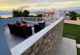 Nikoli House has Balcony rooms