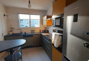 Grand Appartement Nantes 10 min du ch  teau has Balcony rooms