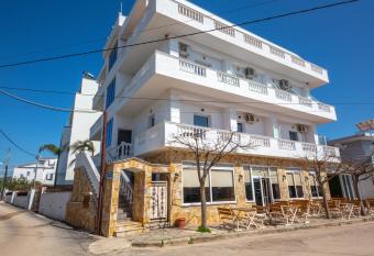 Vale Deti Rooms allows 18 year olds to book a room