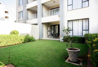 Royal on 81 Ventura has Balcony rooms