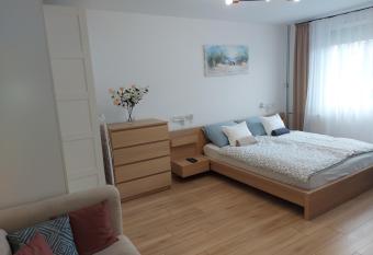 HUN-HON Apartman has Balcony rooms