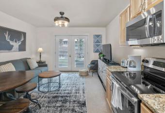 Lift 7 and Gondola 1block SaltWaterPoolHottub and Riverview has Balcony rooms