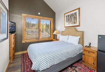 Telluride Mountain Lodge Skiin Out amazingLocation allows 18 year olds to book a room