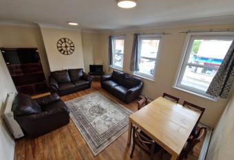 Finchley holidays allows 18 year olds to book a room