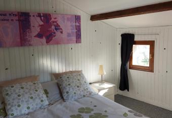 La Qui  tude allows 18 year olds to book a room
