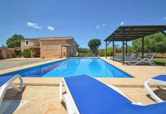 Xim Vell has Balcony rooms