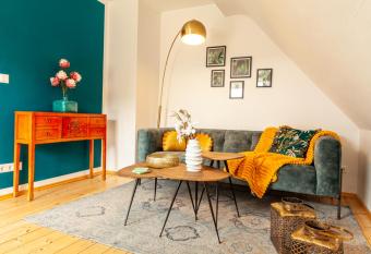 nidusROOMS: Art D  co Apartment n  he Heidelberg allows 18 year olds to book a room