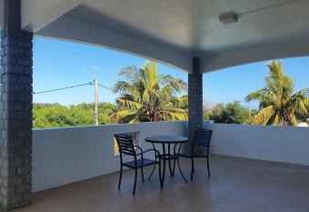 Namaste Lounge 2 - Appartement  Longane  2 chambres 1er   tage allows 18 year olds to book a room