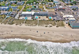 Admiral's Quarters has Balcony rooms