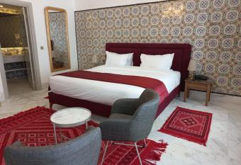 La Menara Hotel & SPA has rooms with a private hot tub