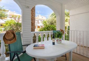 Casa en la playa con piscinas 297 has Balcony rooms