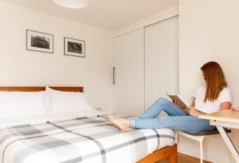 Amethyst Apartment allows 18 year olds to book a room