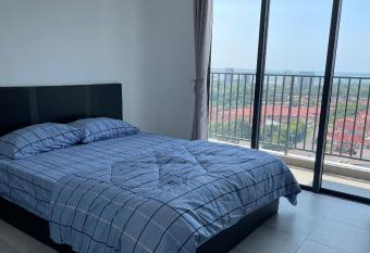 Sandakan Homestay 3BedRoom 2Bath Joyful Cottage              For 5 guests has Balcony rooms