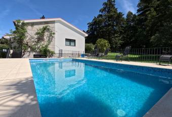 Casa de Pinheiral allows 18 year olds to book a room