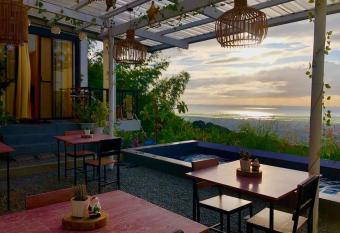 Dicimulacion Staycation House has Balcony rooms