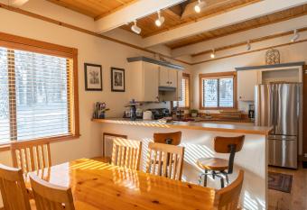 Fantastic Home In Woods With Hot Tub! has rooms with a private hot tub