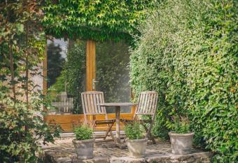 A l entr  e du verger - Charmante maison en pierres has Balcony rooms