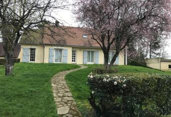 GITE Thiron Gardais LA COUR aux PAUVRES has Balcony rooms