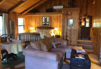 Creekside Inn of Paso Robles has Balcony rooms