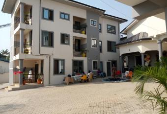 Queens Hill Lodge - Weija Accra allows 18 year olds to book a room