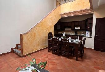 Lindo Apartamento Colonial para 6 Personas en Antigua Guatemala has Balcony rooms