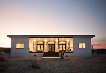 Modern Desert Dream - NEW BUILD has Balcony rooms