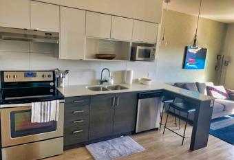 Full apt by Signature Suites has Balcony rooms