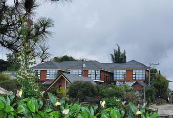 Hotel Mirador allows 18 year olds to book a room