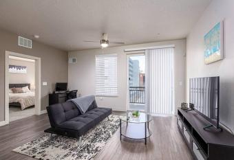 Modern 1B Downtown SLC with WFH Setup, Gym, Fast Wi-Fi, Pool has Balcony rooms