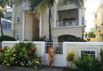 Charming apartment about 120m from the beautiful beach of Trou aux Biches. has Balcony rooms