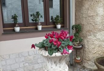 Dabrian has Balcony rooms