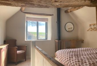 Whichford Mill Barn- Soulful retreat. has Balcony rooms
