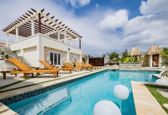 EVA Boutique Aruba has Balcony rooms