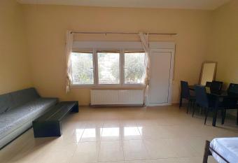 Kalamitsa apartment by the beach has Balcony rooms