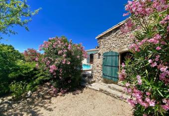Mas proven  al dans les Alpilles has Balcony rooms