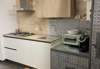 ponte vecchio b&b allows 18 year olds to book a room