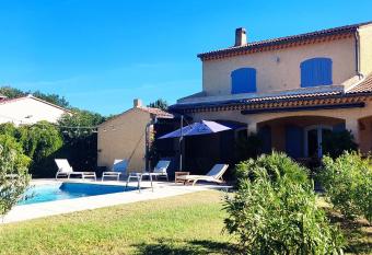 Chambre et petit d  jeuner has Balcony rooms